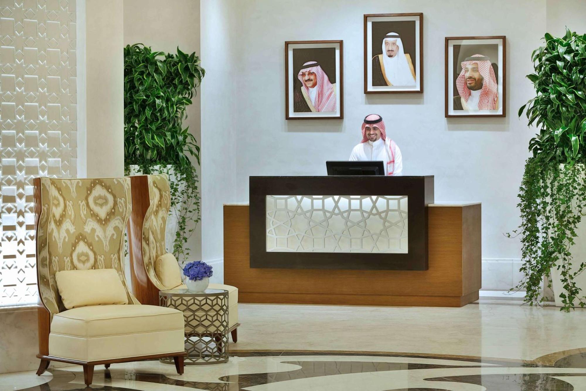 كونراد 5*